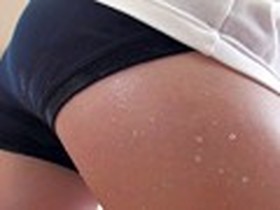 「部活直後の女子が恥ずかしそうにガードする汗で濡れたワキや蒸れて湿ったワレメの匂いをむしゃぶり嗅ぎながらヤる！」　サンプル画像10